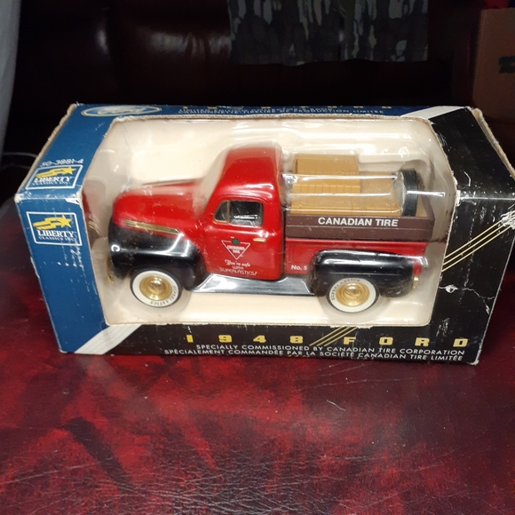 NIB 1948 FORD Can Tire Die Cast Collector Bank Liberty 🇨🇦 $12.50 Shipping 🇨🇦 - Picture 11 of 16
